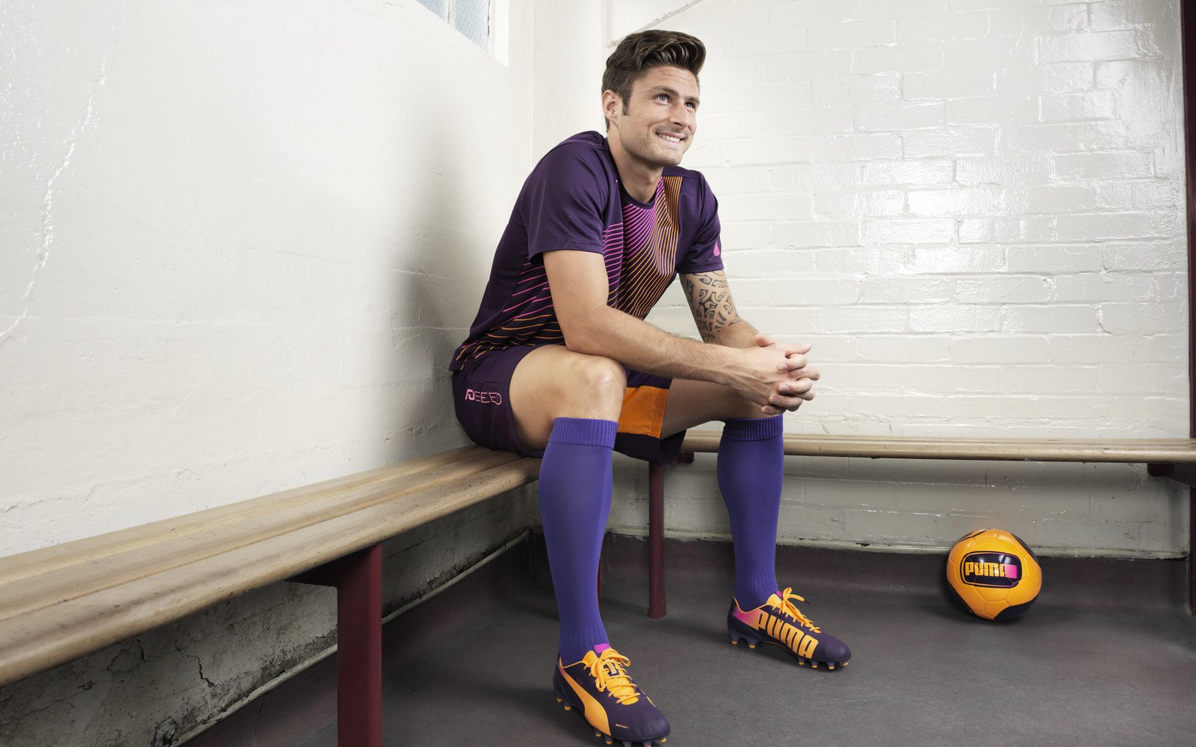 “中超联赛激战正酣，豪门争冠形势白热化”，中超中超