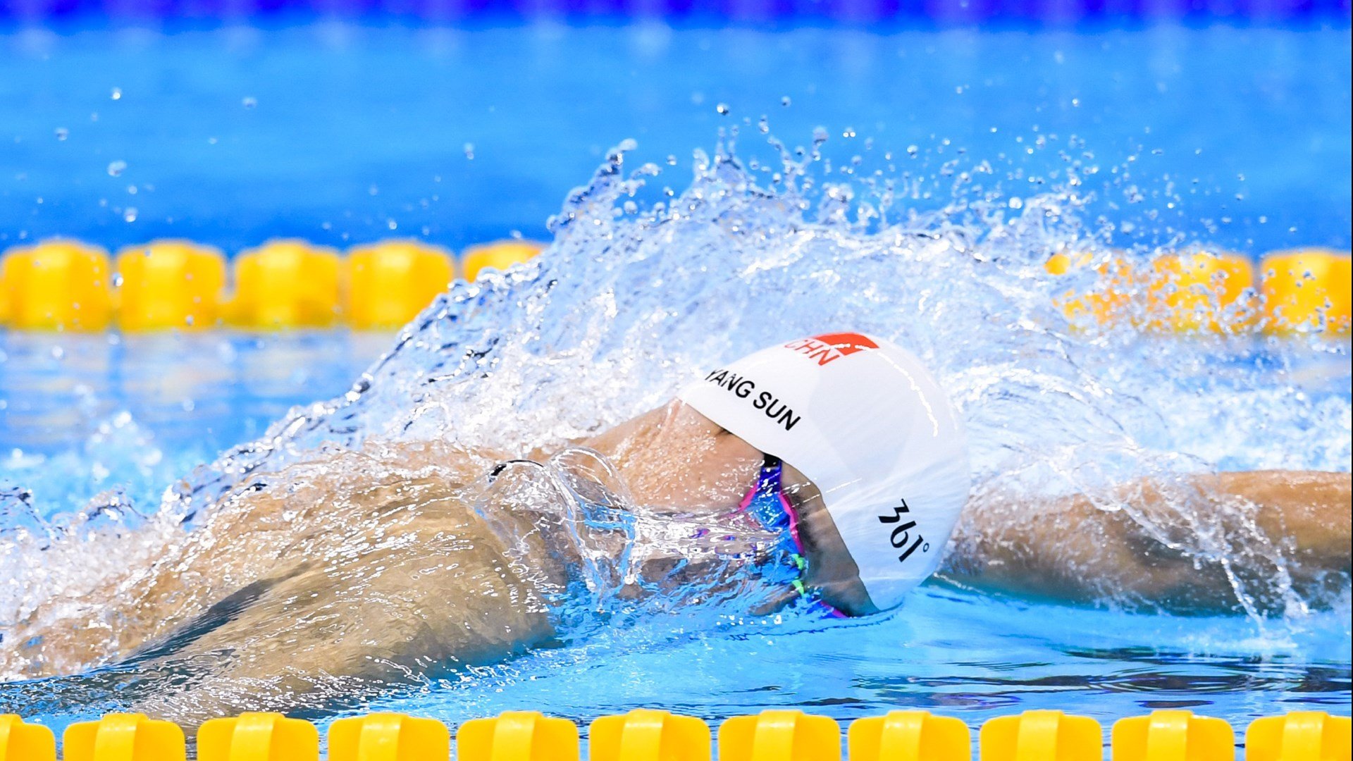 开云体育官网-最佳瞬间：王强压哨三分点燃全场！